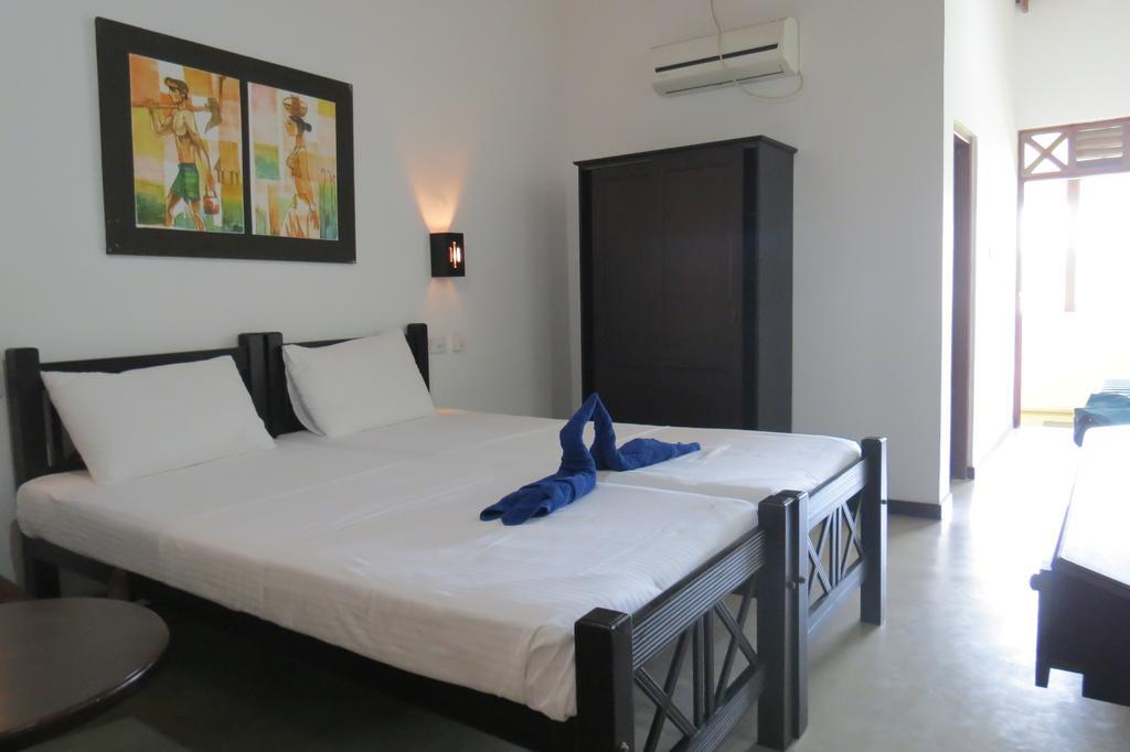 Scandinavia Hotel Hikkaduwa Habitación foto